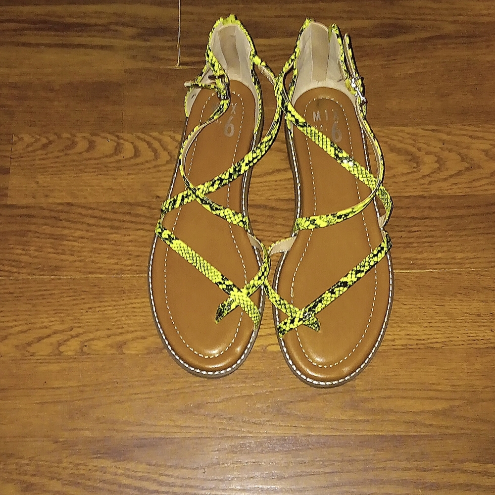 MIX NO. 6 Neon Green Snake Skin Print Sandals Never Worn.